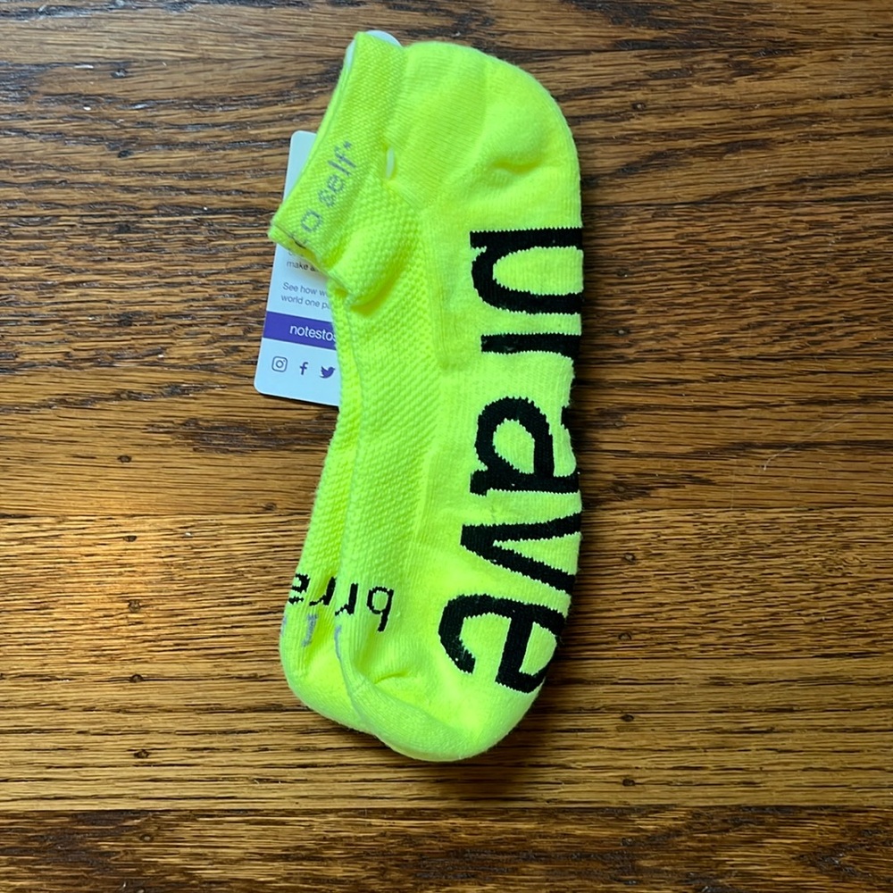 Notes to Self, size large, bright yellow, made in USA, I AM BRAVE. Net
